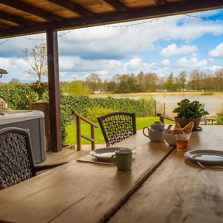 Drents Genieten - Lavendelheide Met Uitzicht Op Het Water Erm Esterno foto