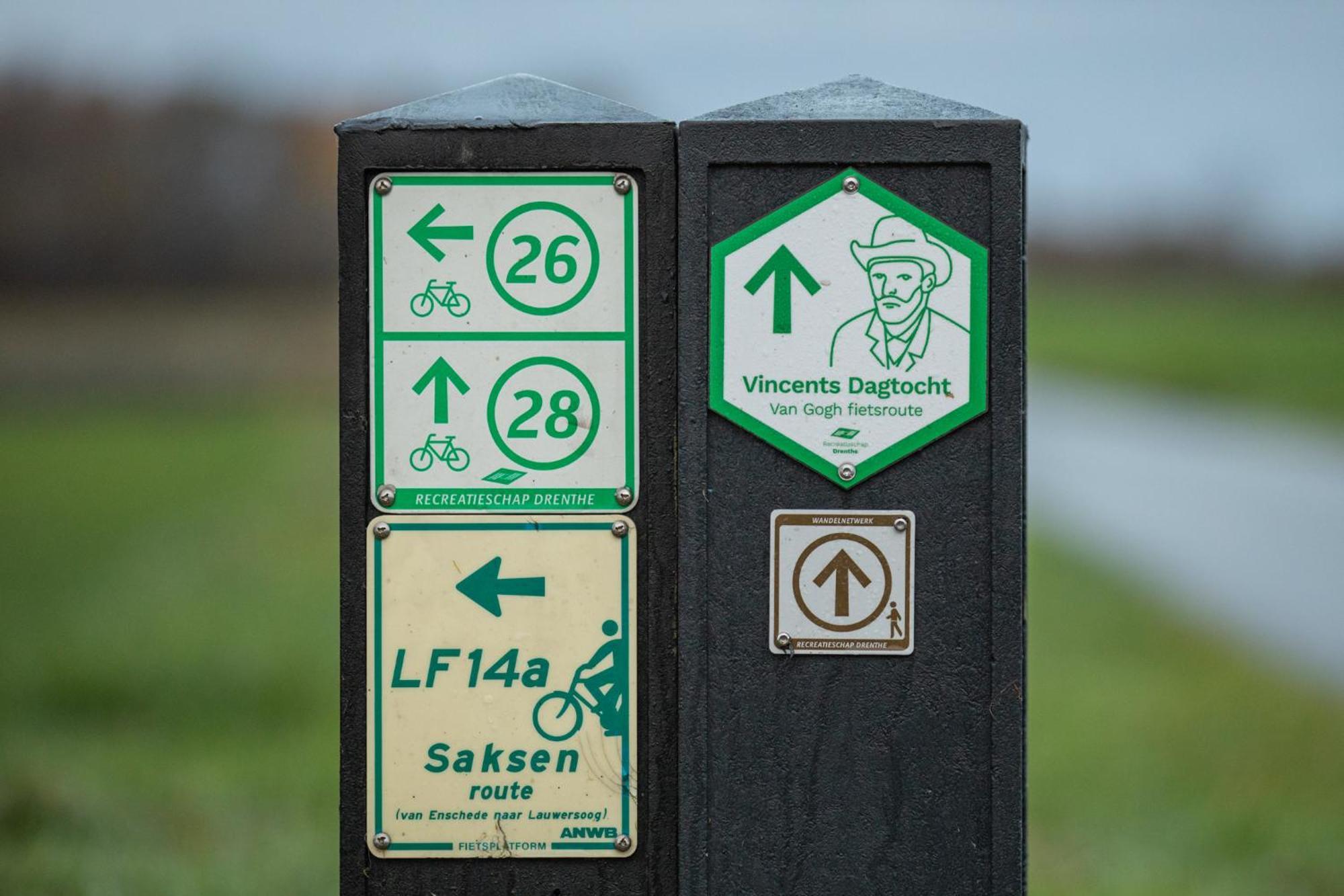 Drents Genieten - Lavendelheide Met Uitzicht Op Het Water Erm Esterno foto