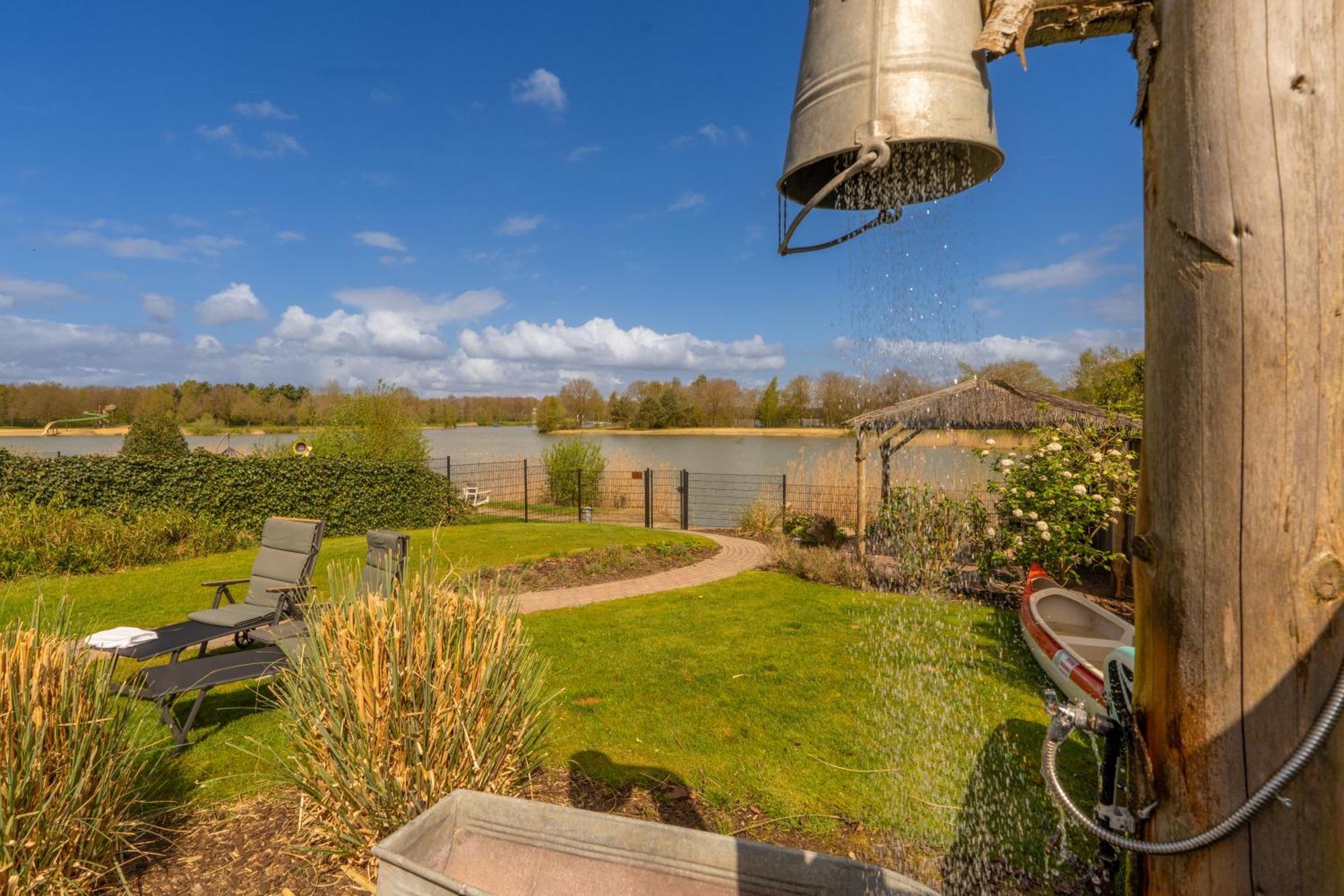 Drents Genieten - Lavendelheide Met Uitzicht Op Het Water Erm Esterno foto