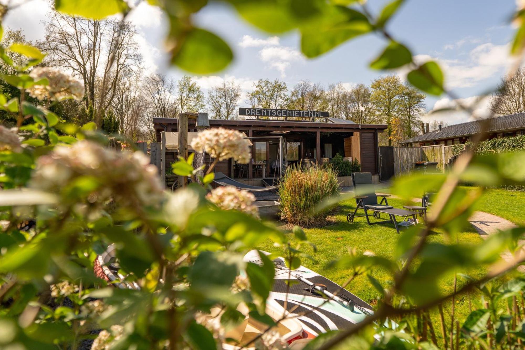 Drents Genieten - Lavendelheide Met Uitzicht Op Het Water Erm Esterno foto