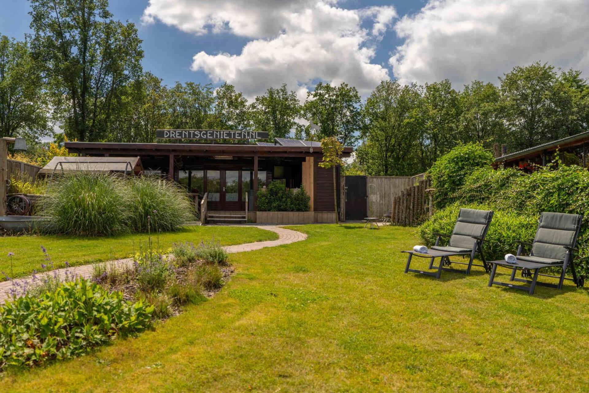Drents Genieten - Lavendelheide Met Uitzicht Op Het Water Erm Esterno foto